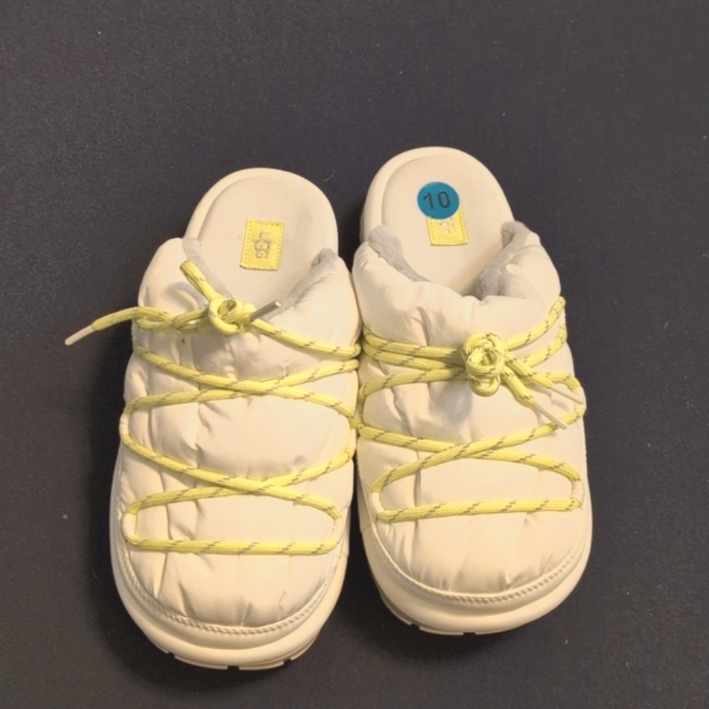 NWOT UGG SPACESLIDER TECH SLIDES SIZE 10